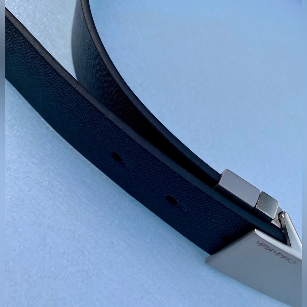 Calvin Klein Men's Textured Reversible Buckle Belt Size 34-36 - Picture 9 of 17